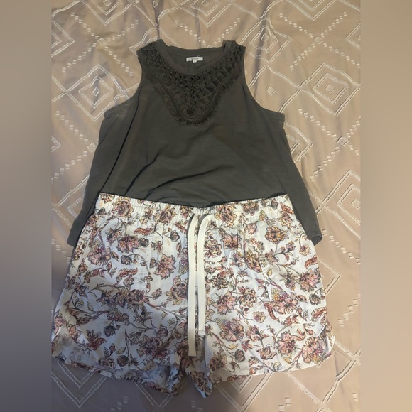 Maurices Gray Tank Top and Floral Shorts Set - Picture 1 of 1